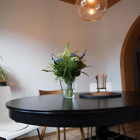 Feinzimmer Mit Feinkost & Wein Bed and Breakfast Marquartstein